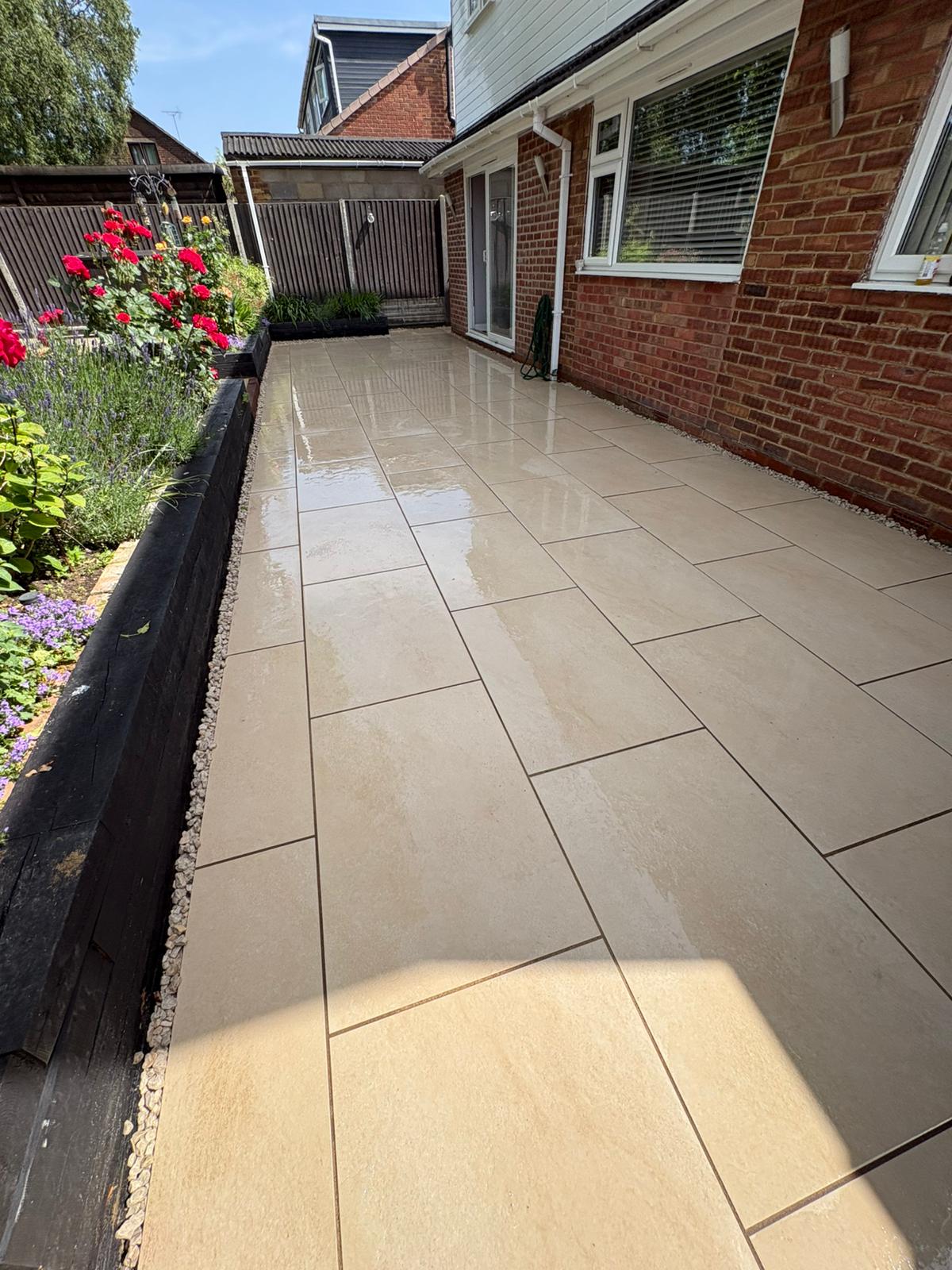 porcelain patio with gravel border in leckhampton